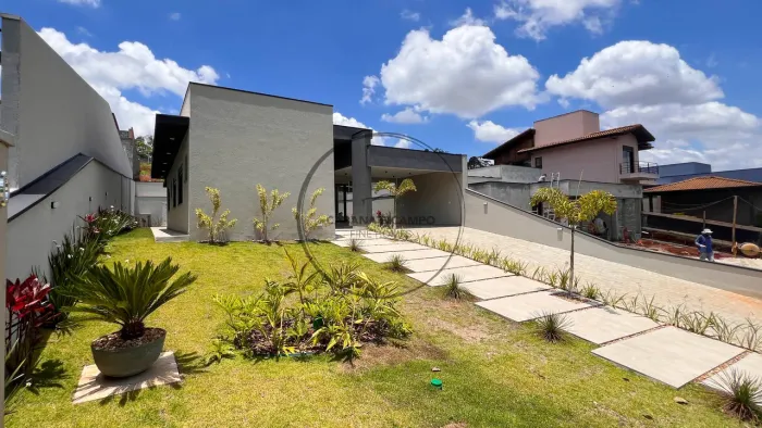 Casa térrea nova à venda no Quintas da Boa Vista com piscina e 3 suítes