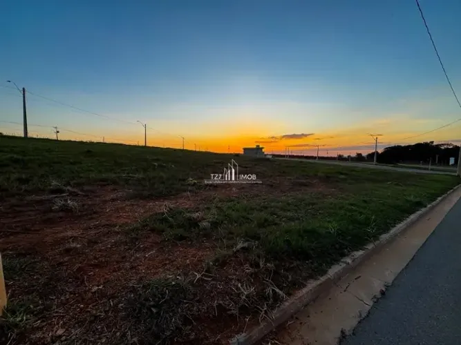 Lote de esquina no Solaris Laguna, Lote com 592,25m²- Quitado e Registrado.