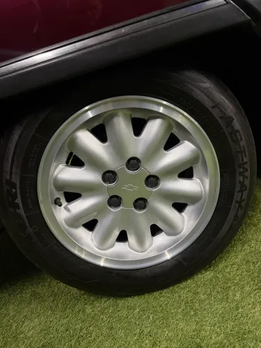 Rodas originais Gm omega 15 pneus novos