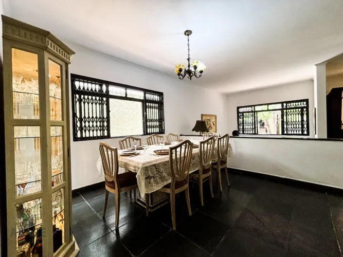 Casa para venda em Brooklin Paulista com 4 quartos, sendo 2 suítes, 284m²