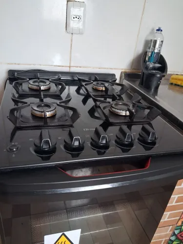 Fogão semi novo preto
