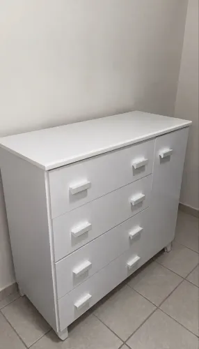 Cômoda em estado de nova