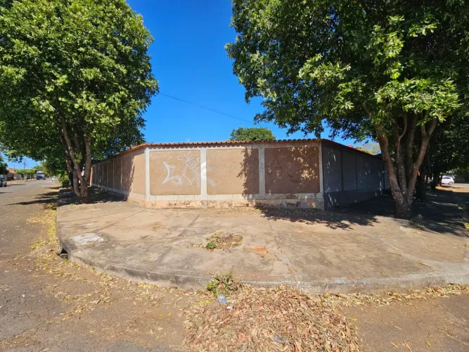 Lote terreno de esquina para venda no Jardim Balneário Meia Ponte com 437 m2 em Goiânia GO