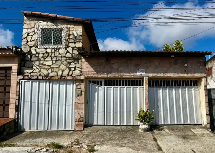 CASA EM RUA À VENDA NO BAIRRO DIX-SEPT ROSADO
