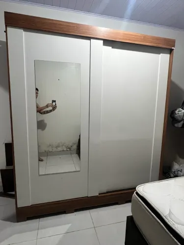 Vende-se esse guarda roupa