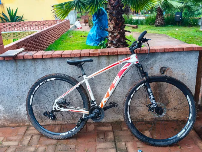 Bicicleta a venda.