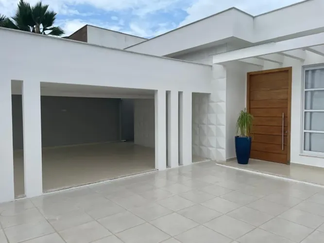 CASA MOBILIADA EM CONDOMÍNIO
