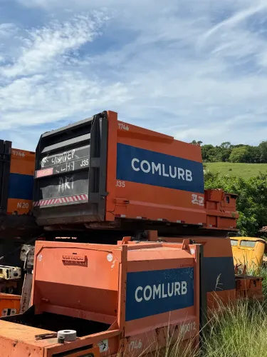 Caixa compactadora estacionária