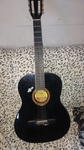 Violão em ótimas condições com pouco uso