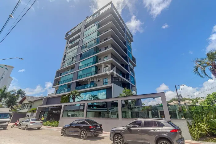 Apartamento de alto padrão com 4 suítes na Praia Brava, Itajaí