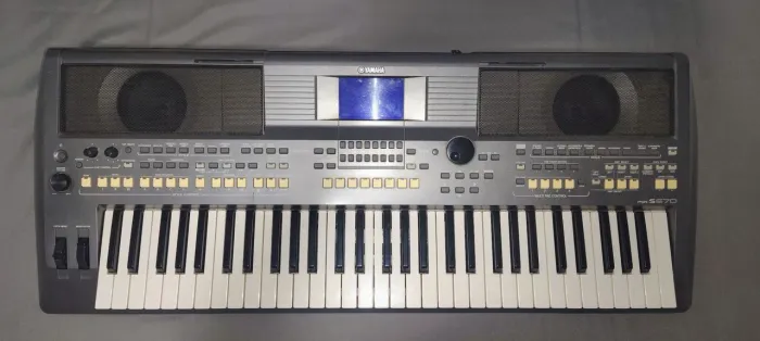 Teclado Yamaha PSR S670