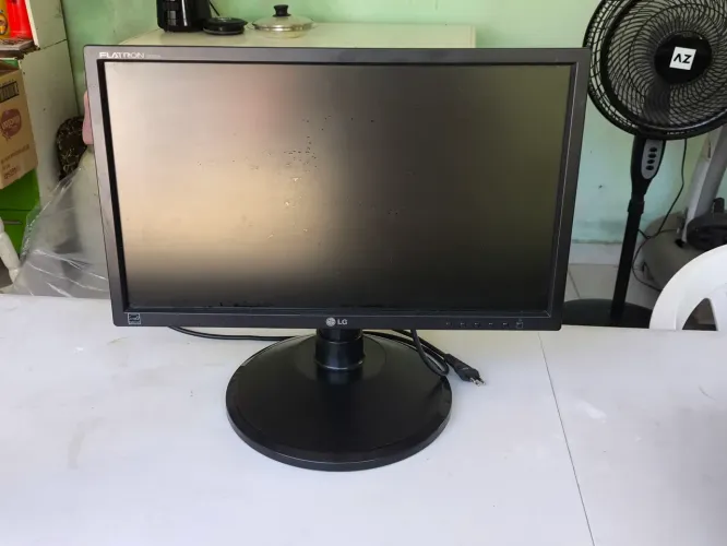 Monitor LG Flatron // 1600x900#60hz (1152x864#75hz) 