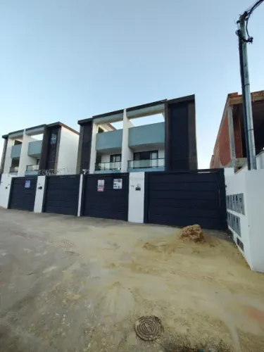 EXELENTE CASA GEMINADA EM ATIMA LOCALIZAAAO NO BAIRRO TEXEIRINHA EM BETIM, 140 AREA ATIL