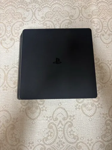PS4 Slim 500GB + Controle + 8 Jogos em Mídia Física