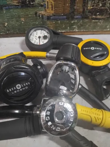 Equipamento para mergulho aqua lung.