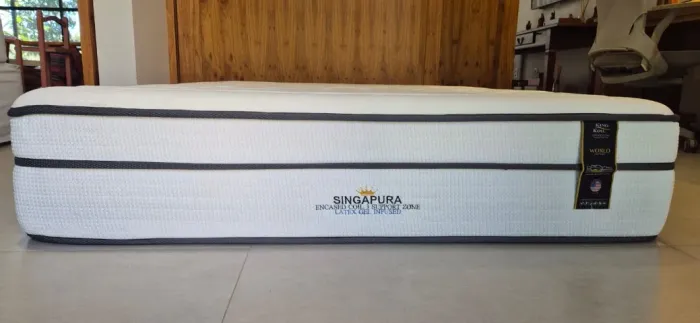 Vende-se Colchão Casal King Koil em excelente estado
