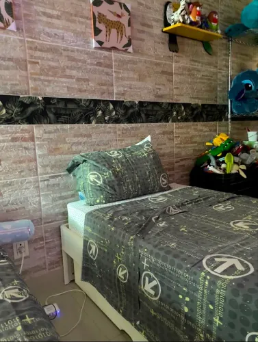 2 CAMAS DE SOLTEIRO + 1 CAMA AUXILIAR