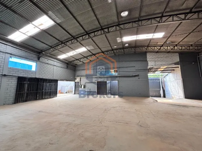 Galpão 890 m2 e 560 m2 coberto em Caioçara - Jarinu, SP