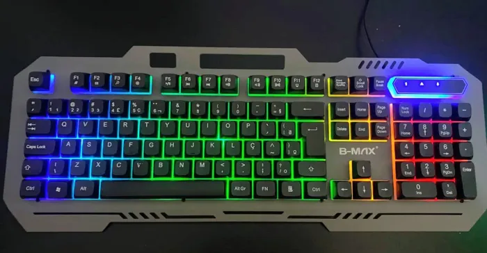 Teclado Gamer B-MAX ABNT2 Excelente estado
