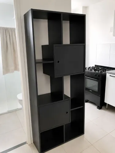 Estante/Livreiro Multiuso com 6 Nichos e 2 Portas