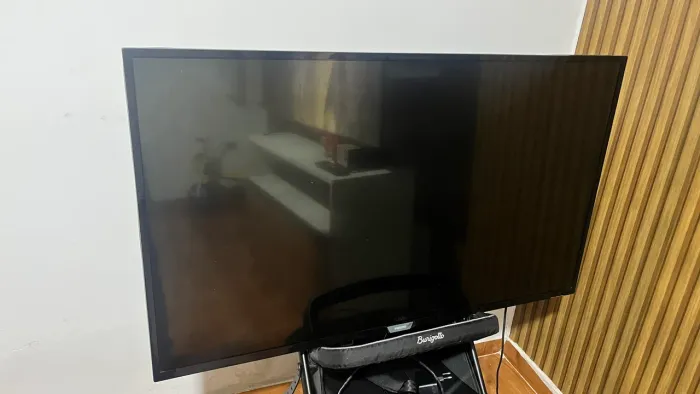 VENDO TV PHILIPS 43 POLEGADAS EM ÓTIMO ESTADO DE CONSERVAÇÃO.