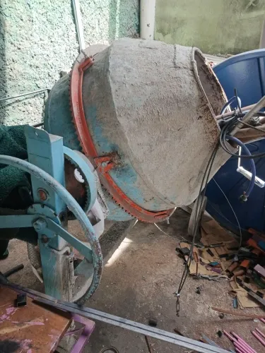 Vendo betoneira 400lts usada em bom estado