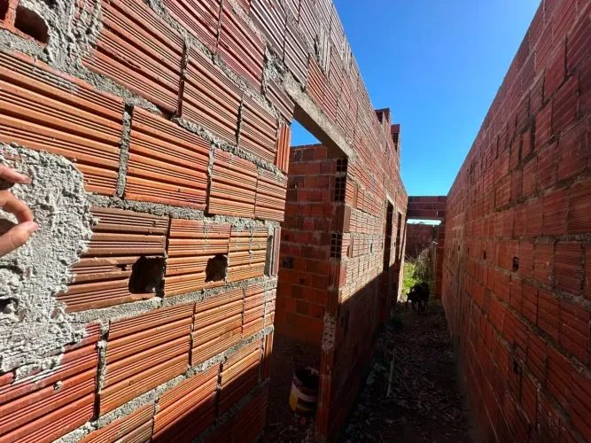 Lote Grande De 200M2, Com Construção, 2 Casas, No Loteamento Mãe Rainha, Pac 3 . com antec