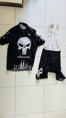 Conjunto masculino de ciclismo Punisher com bretelle tamanho GG