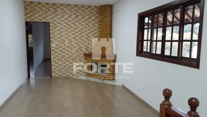 VENDO ou ALUGO excelente sobrado no condomínio Rubi em Mogi das Cruzes. Com 03 dormitórios