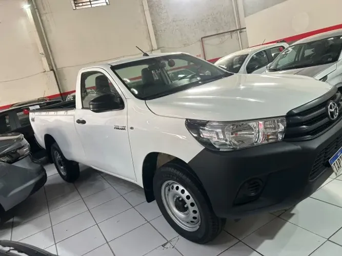 Toyota Hilux CS 4X4 2.8 TDI Diesel Mec. 2024