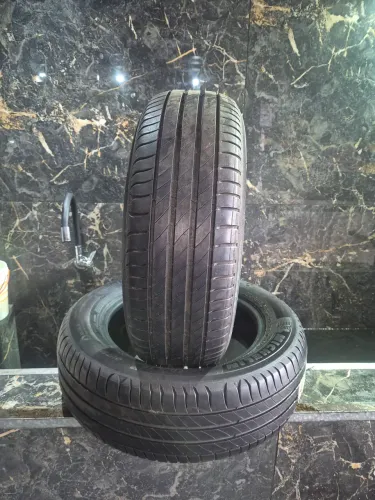 Pneu  185/60/15 Michelin 