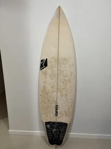 PRANCHA DE SURF SRS 5'11" - SHORTBOARD COM QUILHAS FCS II CARVER