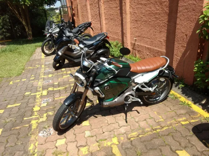 MOTO ELÉTRICA SUPER SOCO TC 3.000 Watts 