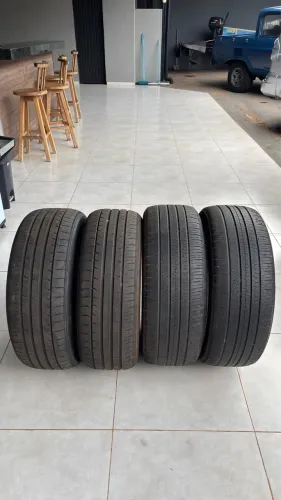 Pneus 235/50/20 