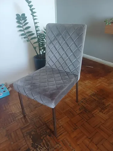 Vendo 6 cadeira  acolchoadas belíssimas