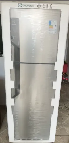 Geladeira Electrolux 480 litros e micro-ondas 31 litros de Inox e espelhado tudo na caixa