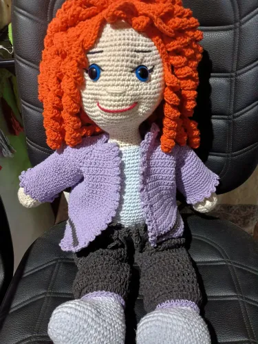 Boneca amigurumi crochê