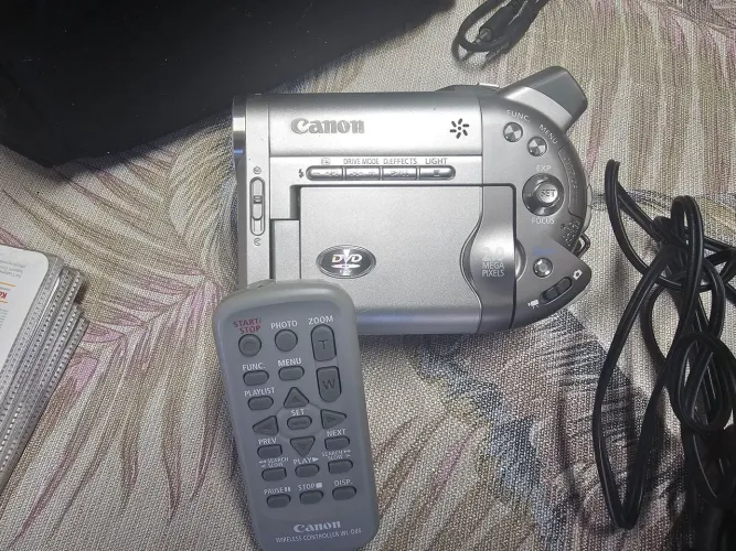 Camera firmadora DVD canon 2.0 MP.