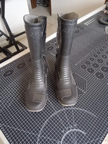 Bota de chuva para motociclista