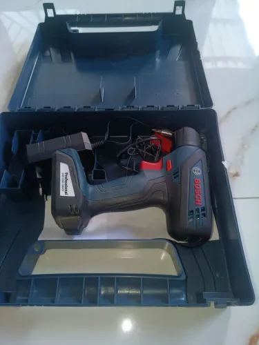 Vende-se essa parafusadeira Bosch