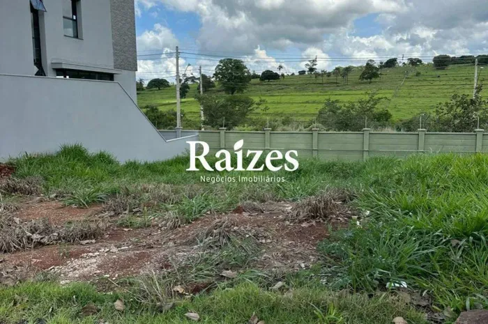 Terreno em condomínio fechado com 331m2 em Uberlândia