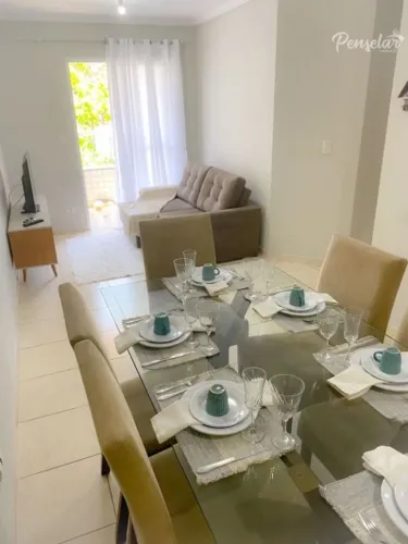Apartamento com 2 dormitórios, suíte, varanda gourmet, piscina e 2 vagas.