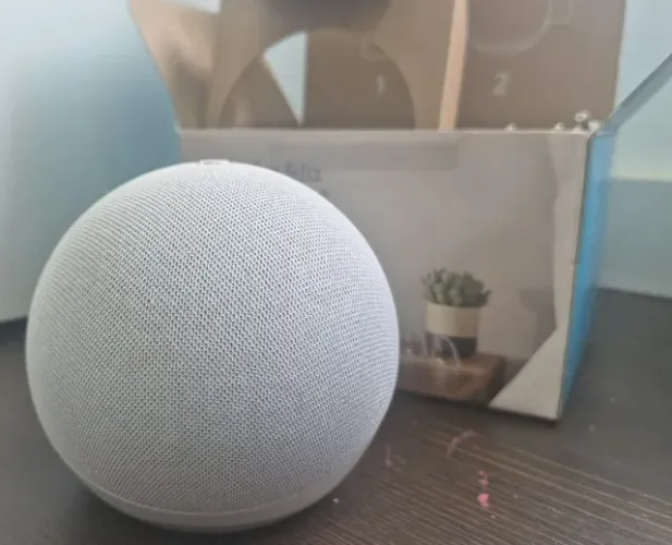 Amazon Echo Dot 5° Gen com Relógio - Branco