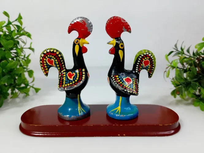 Dois Galos de Barcelos em Metal Antigos.