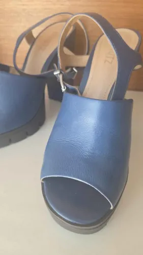 SANDALIA SALTO GROSSO TRATORADO BLUE