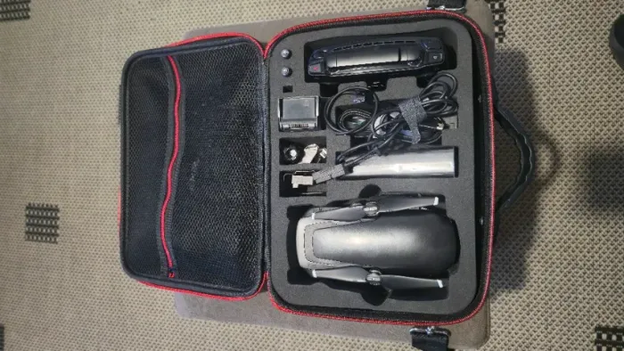 Drone DJI Mavic Air Fly More Combo com 2 baterias controle carregador e acessórios