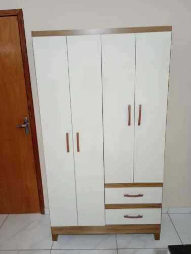Guarda roupa de solteiro