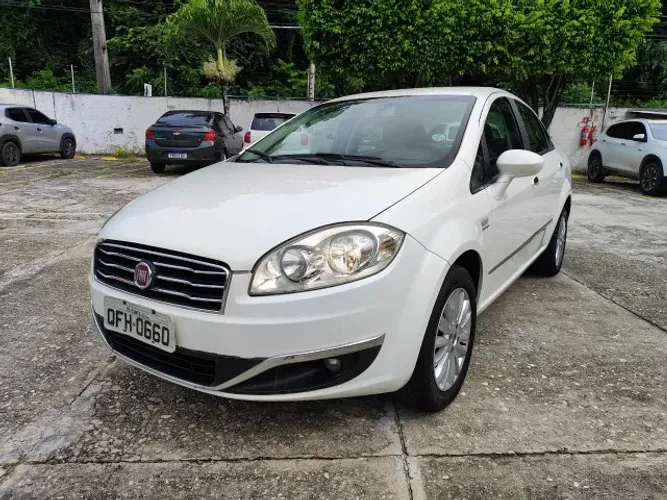 Fiat Linea Essence 1.8 Flex 16V 4P 2015