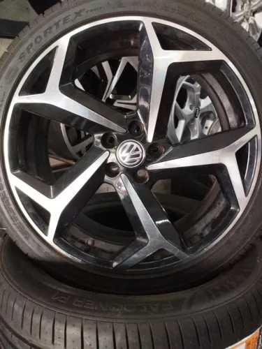 Rodas esportiva aro 18 com pneu 225/40 18