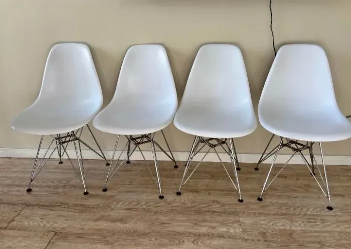 4 cadeiras eiffel originais por 350 hj
